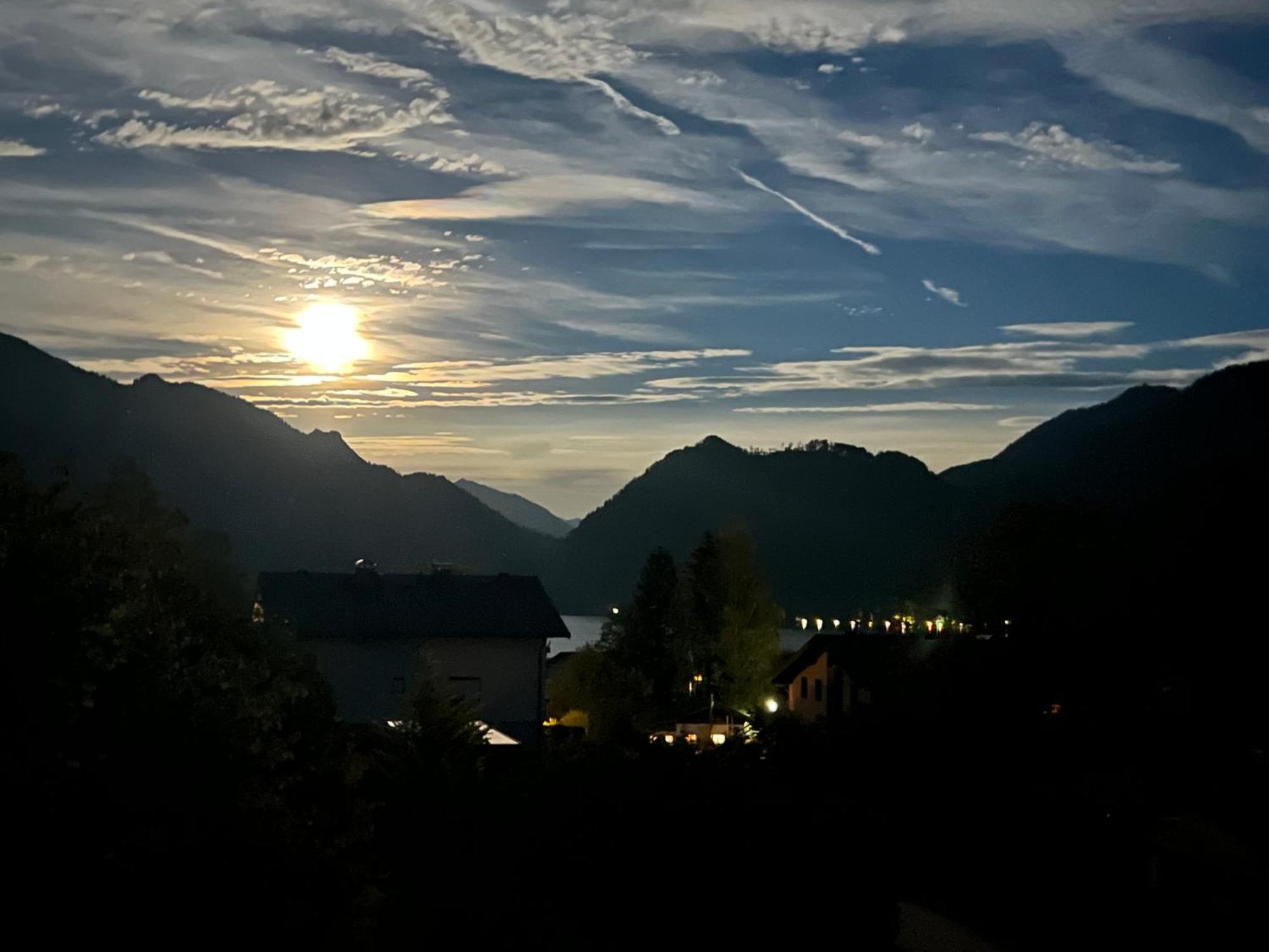 Villa Landhausvilla In Unterach am Attersee